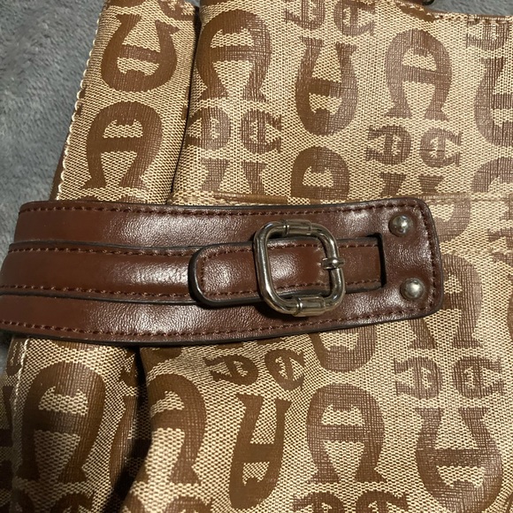 Etienne Aigner  Leather Purse Compartments Plenty - Picture 3 of 16